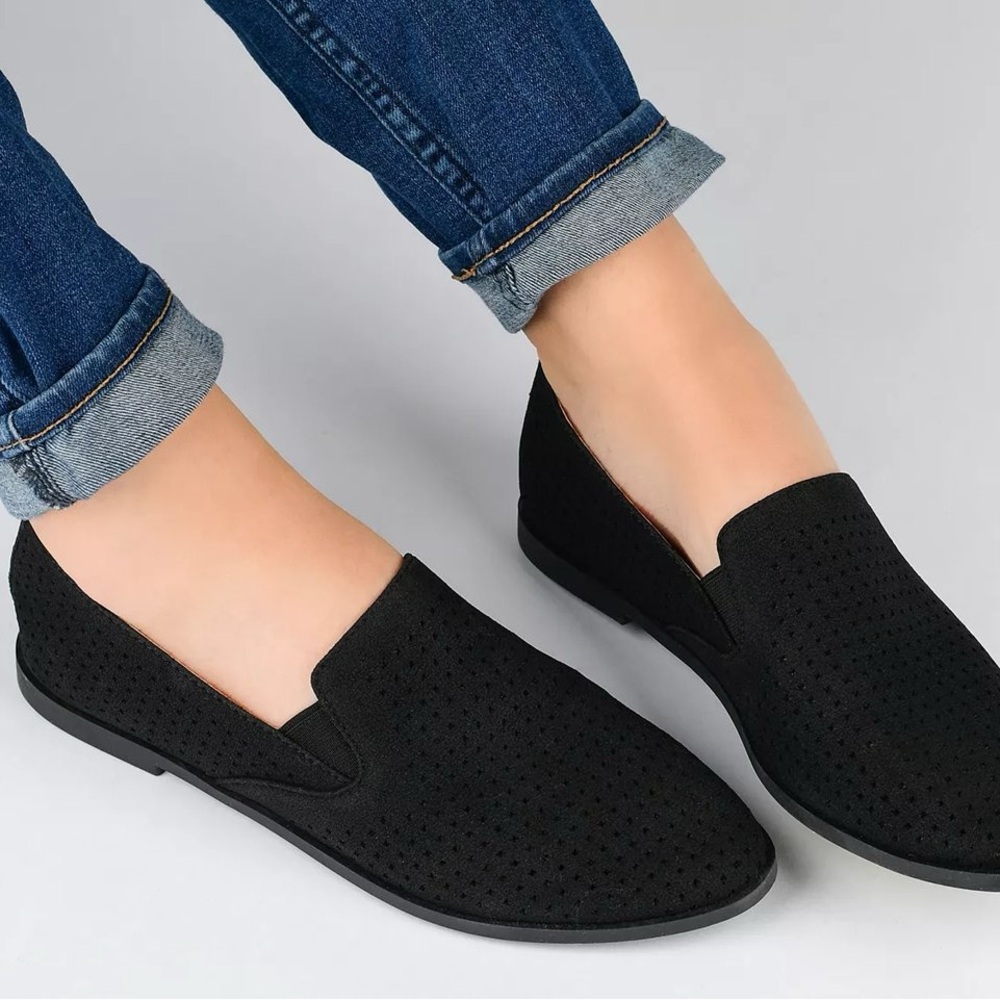 Journee Collection Black Lucie Flats 8 1/2